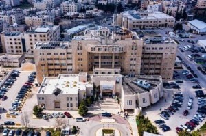 الأشغال تحذر من تدني الرؤية الأفقية على الطرق الخارجية بسبب الغبار