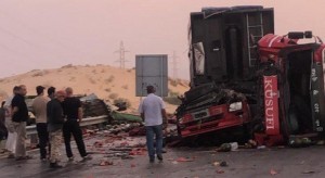 بالصور...تدهور شاحنتين وديانة بطيخ في نزول النقب