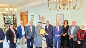 المجالي يكرم جماعة عمان لحوارات المستقبل