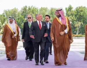 الملك يصل إلى السعودية للمشاركة في قمة جدة للأمن والتنمية