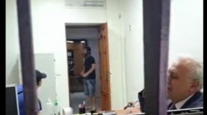 بعد الاتفاق على تسلمه بعضا من وديعته .. مسلح بنك بلبنان يسلم نفسه