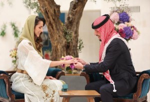 الديوان الملكي يعلن خطوبة ولي العهد على الآنسة رجوة آل سيف .. صور