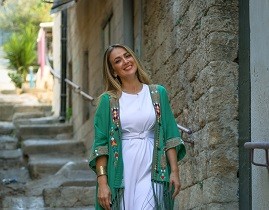 وفاة والد الفنانة دلال ابو امنة