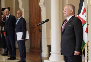 الملك يتقبل أوراق اعتماد عدد من السفراء (صور)