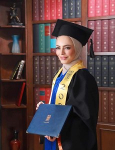 لجين أبو غنيمة .. مبارك التخرج