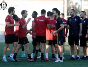 مدرب الوحدات: نقدر عتاب الجماهير