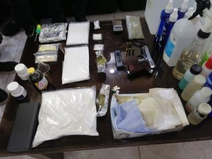القبض على 4 تجار ومروجي مخدرات بمداهمات في العقبة والرمثا
