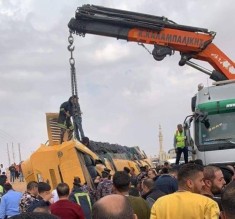 إدارة السير: تساقط الأمطار تسبب بانزلاق حافلة حادث الزرقاء أمس وانقلابها على جانب الطريق