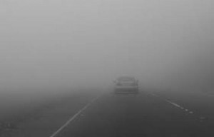 الأرصاد تحذر من خطر تشكل الضباب والانزلاق على الطرقات