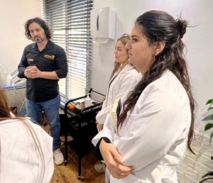 زيارة ميدانية لطلاب تخصص علم التجميل "عمان الأهلية " في مراكز تدريبهم