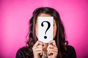 فتاة تنتحل هوية شقيقتها وتعمل بدلا منها لمدة 3 سنوات في وزارة