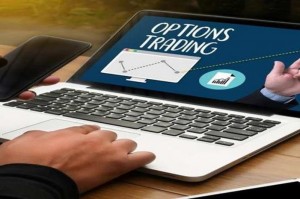 الإفتاء توضح حكم المتاجرة في العملات بنظام عقود الخيارات