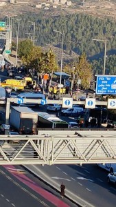 مقتل اسرائيلي واصابة 18 آخرين في عمليتي تفجير بالقدس