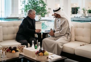 الملك والشيخ محمد بن زايد يؤكدان عمق العلاقات الأخوية
