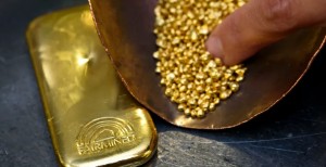 الذهب يتجه لخسارة أسبوعية مع تمسك الفيدرالي برفع الفائدة