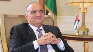 الخصاونة يعمم بعدم انهاء خدمات أي موظف لم يستكمل مدة الحصول على راتب تقاعدي
