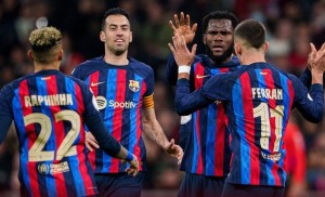 برشلونة يهزم ريال مدريد في عقر داره ويضع قدما في نهائي الكأس