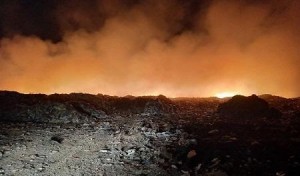 تحذيرات من (كارثة بيئية).. حريق كبير في غزة