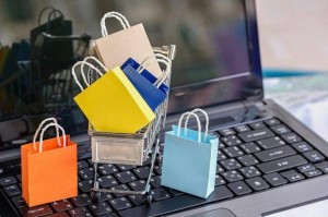 نقيب الألبسة: لا توجد جهة رقابية على التجارة الإلكترونية