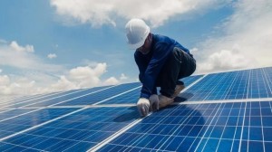 استيفاء دينارين على أنظمة الطاقة المتجددة اعتبارا من بداية نيسان