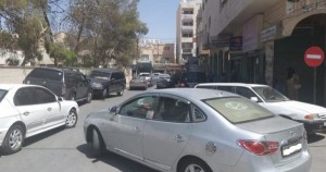 الإفتاء عن إغلاق مصلين مداخل المنازل .. إيذاء للآخرين