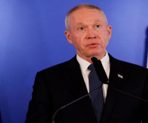 نتنياهو يعدل عن قراره بإقالة وزير الدفاع