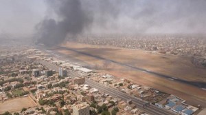 القتال يشتد في الخرطوم والجيش السوداني يوافق على إجلاء الأجانب