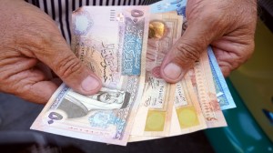 توضيح حول صرف رواتب الموظفين الشهر الحالي والقادم