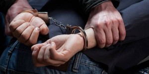القبض على مطلوب مسلح غرب البلقاء وبحوزته سلاحان ناريان