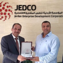 مدير عام جيدكو يكرم شركة 100Jordan