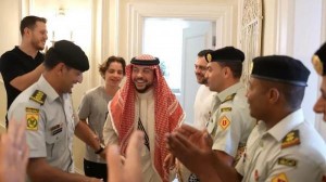 ولي عهد أبوظبي والشيخة موزا وملك بلجيكا يصلون عمّان لحضور زفاف الأمير الحسين