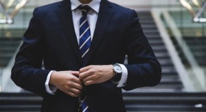 الخارجية توضح حول عطاء شراء البدلات: لموظفي الفئة الرابعة فقط