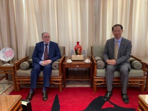 البروفيسور الدعجه يلتقي السفير الصيني في عمان