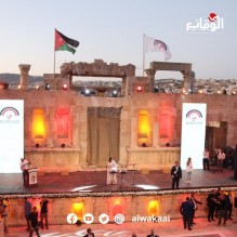 بالصور .... الشعلة تضيء المسرح الشمالي وتعطي شارة الانطلاق لمهرجان جرش
