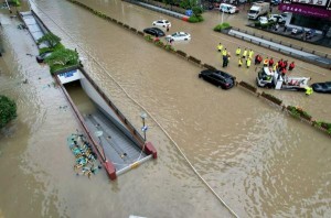 الصين تجلي الآلاف وإعصار دوكسوري يخلف مشاهد مرعبة