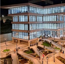 كلية طب الأسنان في عمان الاهلية .. بدأت من حيث انتهى الآخرون