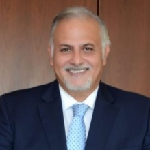 اسرة وكالة العراب الاخبارية تبارك  للدكتور  كمال البكري بحصوله على درجة الدكتوراة  من جامعة سالفورد- مانشستر/ بريطانيا .