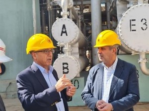 وزير الطاقة يزور مصفاة البترول بالزرقاء