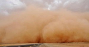 رياح قوية وموجات غبارية تصاحب المنخفض الجوي