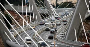 الإدارات المرورية تدعو السائقين للحيطة والحذر خلال المنخفض