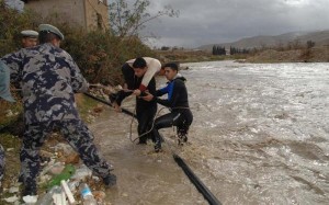 إخلاء 18 شخصا حاصرتهم مياه الأمطار في الكرك ومادبا