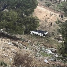 وفاة 5 اشخاص وإصابة 35 آخرين بحادث تدهور حافله بالبلقاء
