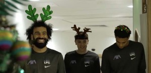 "فخر العرب في كوكب بعيد عن غزة".. هجوم على محمد صلاح بعد احتفاله مع أطفال إنكلترا