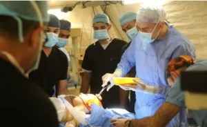 ميداني غزة 2 : الخدمات الطبية تتجاوز مهام التدخلات الجراحية إلى معالجة يومية لإصابات الحرب
