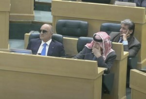 الخصاونة يجري تدخلًا طبيًا