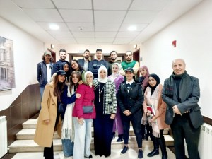 عميدة الفنانات الأردنيات ضيفة مساق فن الإلقاء في جامعة البترا