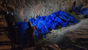 الاحتلال ينبش القبور ويسرق الجثث في غزة