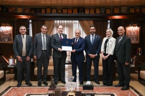 تجديد الاعتماد الأمريكي الدولي ACPE )  ) لكلية الصيدلة بجامعة عمان الأهلية ولمدة أربع سنوات