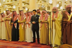 ولي العهد يشارك بتشييع جثمان والد الأميرة رجوة