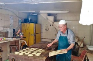 القطايف في رمضان .. 110 قروش للكبير و140 للعصافيري